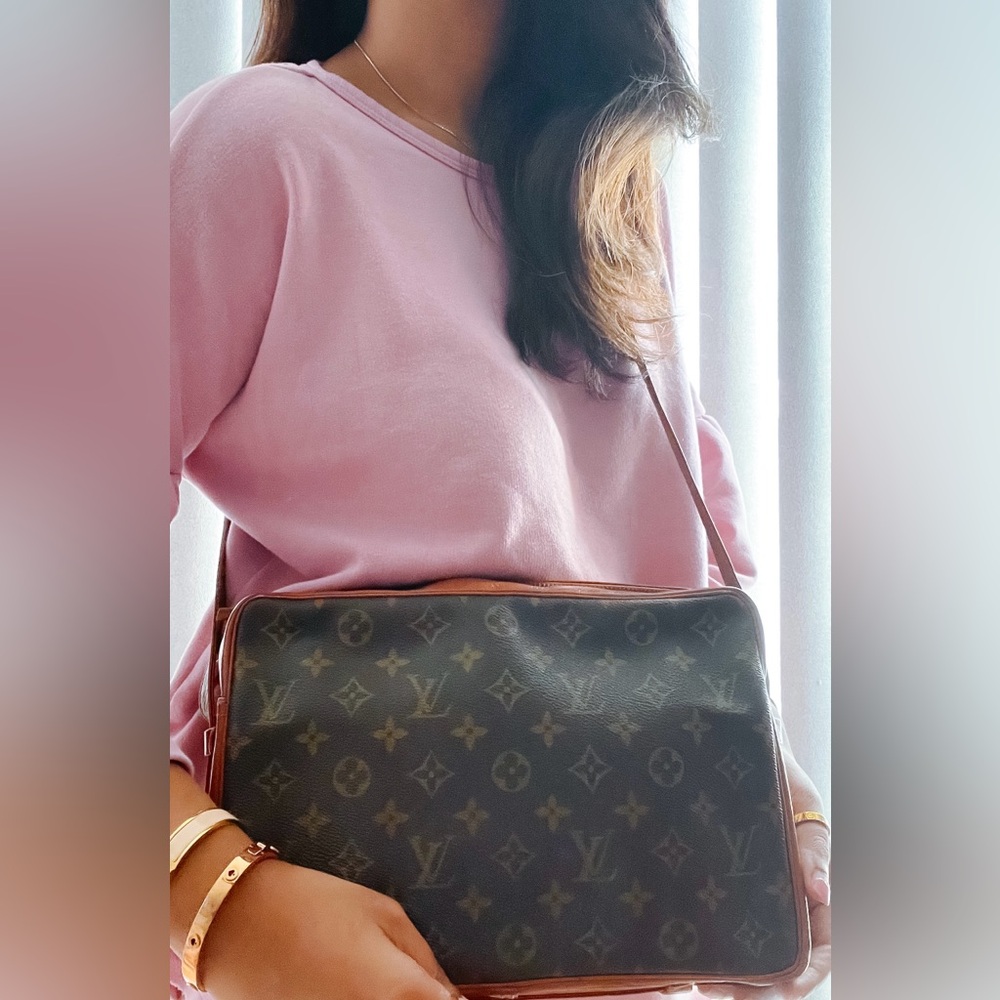 Louis Vuitton Monogram Sac Bandouliere - Picture 11 of 12